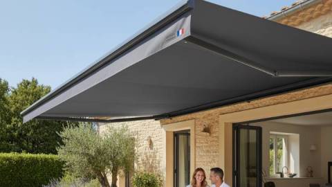 Toile de Store Banne sur Mesure : Qualité & Fabrication Française